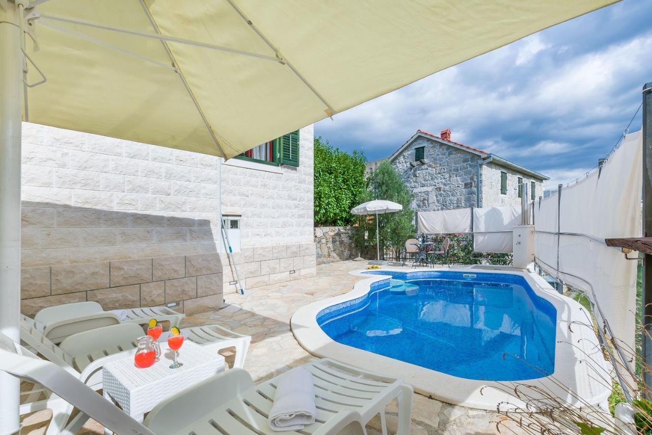 Villa Holiday Home Zvecanje Exterior foto